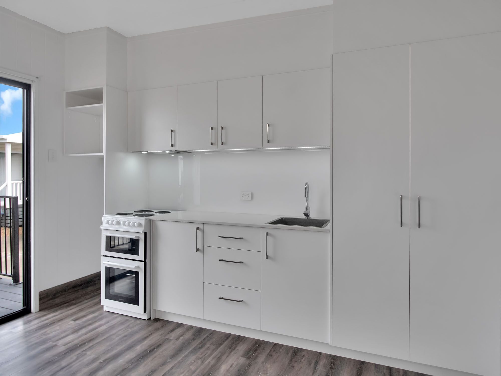 Ingenia Rental Chambers Flat 1 Bedroom Condo kitchen